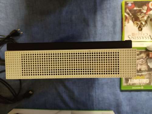 Xbox One S 500GB with Series S Controller and 4 Games + Original Box