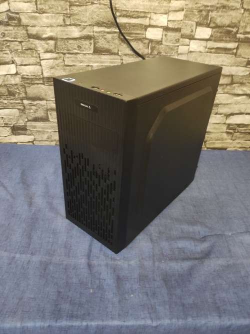 Intel Core i7 8700 8th gen PC**8GB DDR4**Intel Optane 32GB Boot drive**500GB Barracuda HDD**WIFI