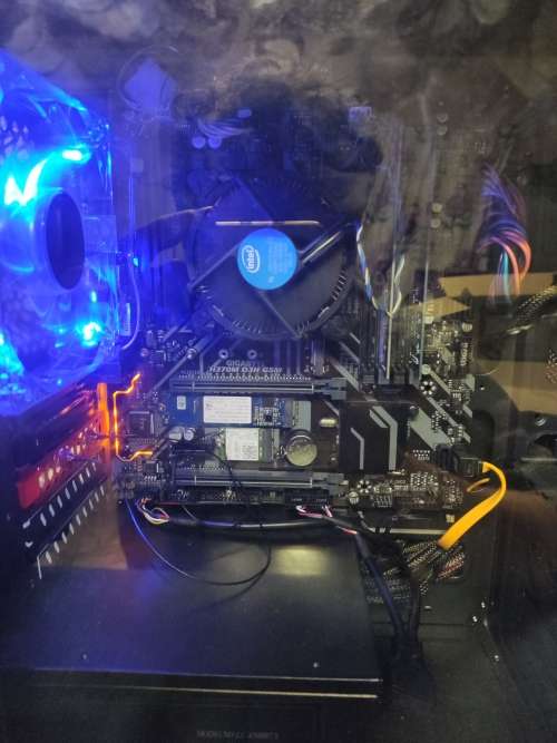 Intel Core i7 8700 8th gen PC**8GB DDR4**Intel Optane 32GB Boot drive**500GB Barracuda HDD**WIFI