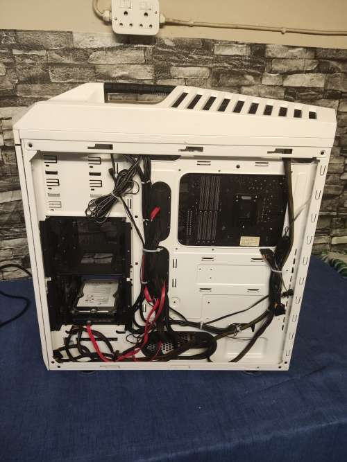 Coolermaster Case **CASE ONLY** None of the parts inside the case will be included. Empty Case Only