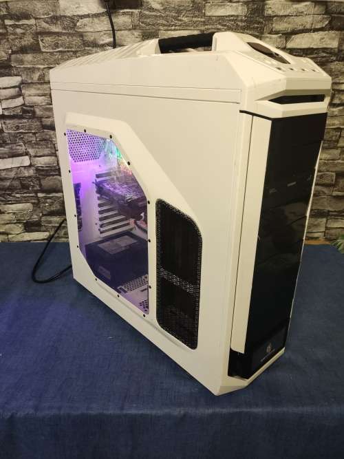 Coolermaster Case **CASE ONLY** None of the parts inside the case will be included. Empty Case Only