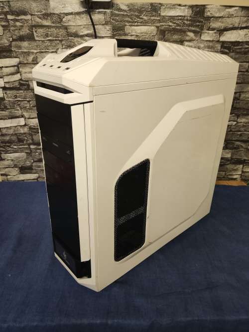 Coolermaster Case **CASE ONLY** None of the parts inside the case will be included. Empty Case Only