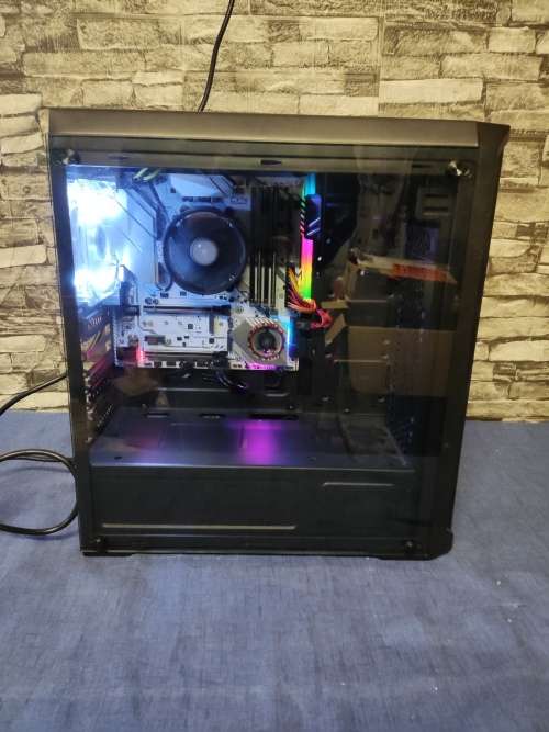 AMD Gaming PC**CVN X570 Gaming Frozen V14**AMD Ryzen 5 2400G**RX Vega 11 2GB Graphics**8GB DDR4 Ram