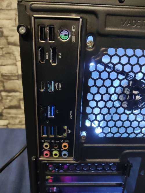 AMD Gaming PC**CVN X570 Gaming Frozen V14**AMD Ryzen 5 2400G**RX Vega 11 2GB Graphics**8GB DDR4 Ram