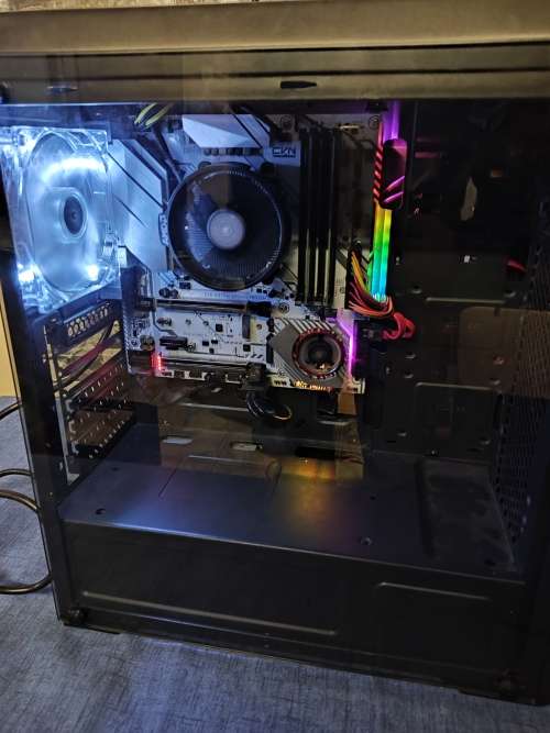 AMD Gaming PC**CVN X570 Gaming Frozen V14**AMD Ryzen 5 2400G**RX Vega 11 2GB Graphics**8GB DDR4 Ram