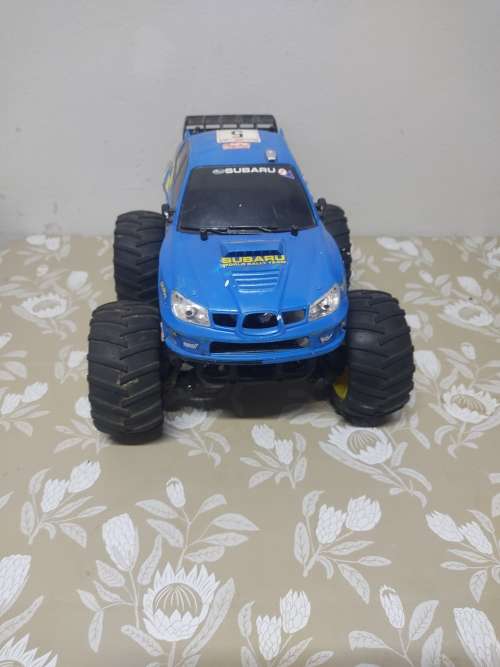 CEN 2.5cc Nitro RC Car**Untested**2 Remotes included , hard shell Subaru Body