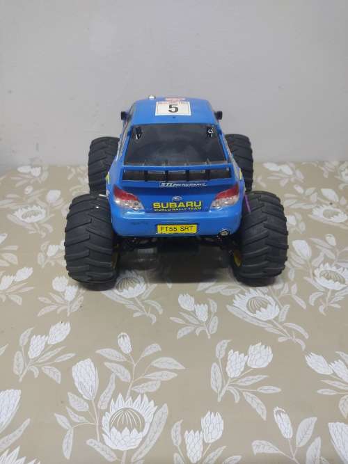 CEN 2.5cc Nitro RC Car**Untested**2 Remotes included , hard shell Subaru Body