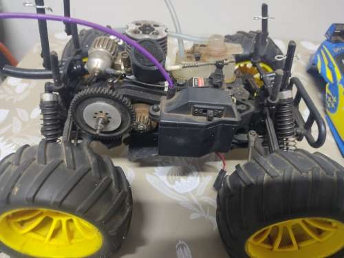 CEN 2.5cc Nitro RC Car**Untested**2 Remotes included , hard shell Subaru Body