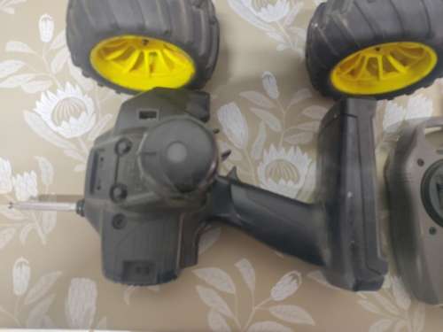 CEN 2.5cc Nitro RC Car**Untested**2 Remotes included , hard shell Subaru Body