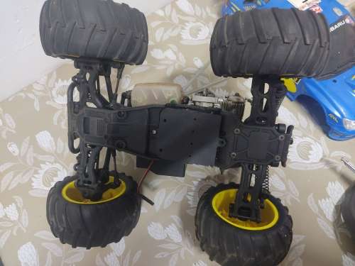 CEN 2.5cc Nitro RC Car**Untested**2 Remotes included , hard shell Subaru Body