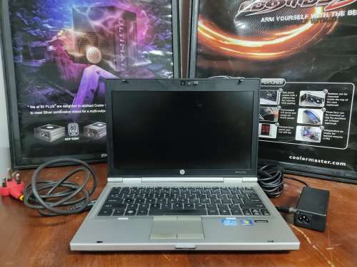 HP Elitebook 2560p Intel Core i5**4GB ram**OS Ubuntu**OS running from usb**160GB HDD**No DVD rom**