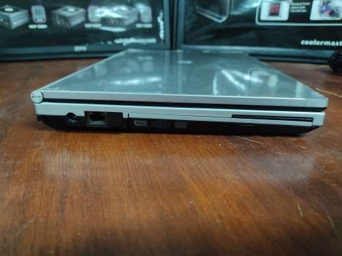 HP Elitebook 2560p Intel Core i5**4GB ram**OS Ubuntu**OS running from usb**160GB HDD**No DVD rom**