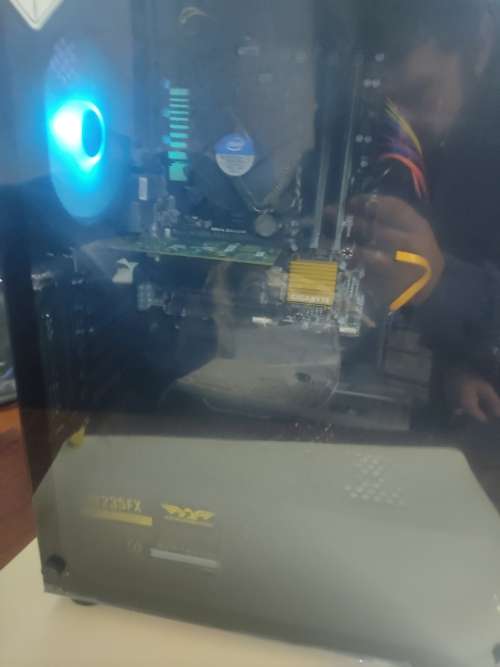 **Quad Core i5 4590**Nvidia Geforce Graphics Card**1000GB**Gigabyte Gaming Motherboard**Gaming Case