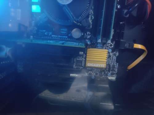 **Quad Core i5 4590**Nvidia Geforce Graphics Card**1000GB**Gigabyte Gaming Motherboard**Gaming Case