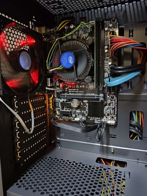 4.2GHz Core i7 7700**16GB DDR4 Ram**Cougar Gaming PC Case**1000GB