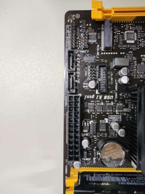 AMD FX8800 Quad Core CPU**Biostar A10N-8800E ITX**Radeon R7 Graphics**4GB DDR4 Ram