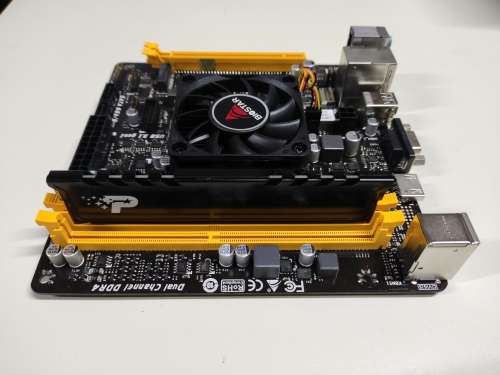 AMD FX8800 Quad Core CPU**Biostar A10N-8800E ITX**Radeon R7 Graphics**4GB DDR4 Ram