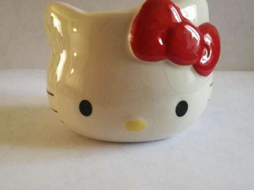 "Hello Kitty" Ornament (b)