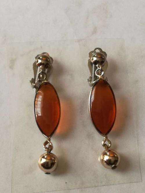 Clip on Orange Oval