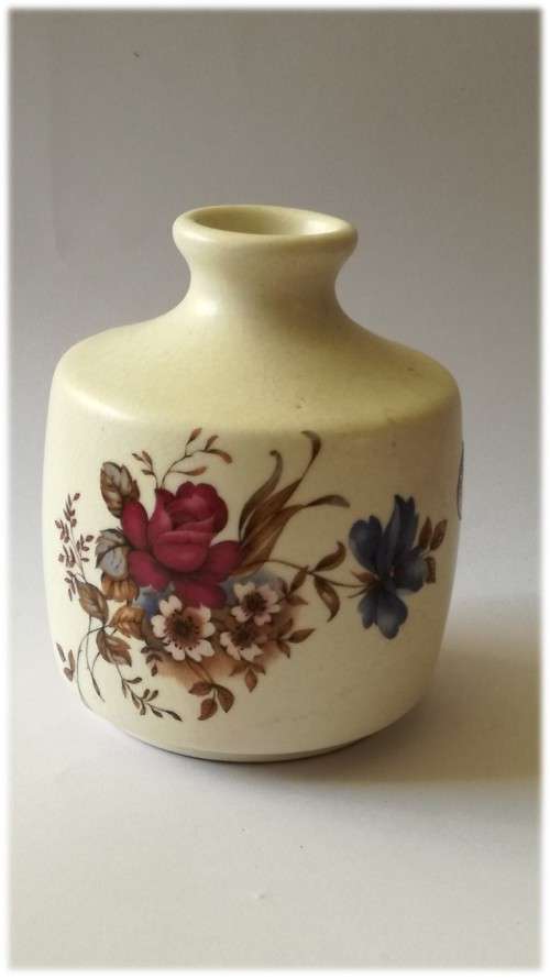 Short Flower Vase  -  Crescent Potteries - Smooth texture