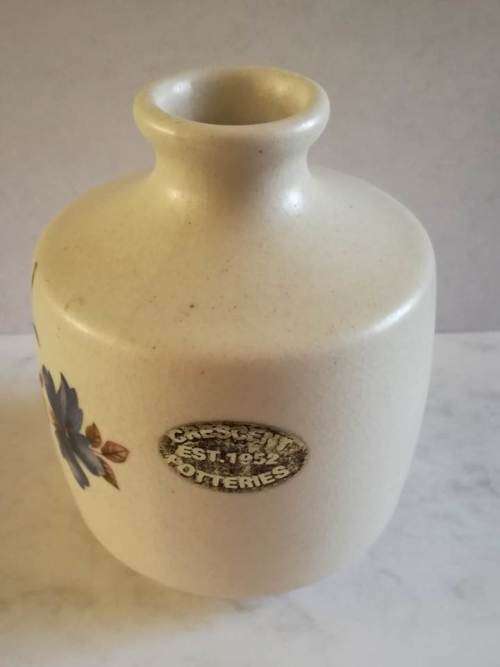 Short Flower Vase  -  Crescent Potteries - Smooth texture