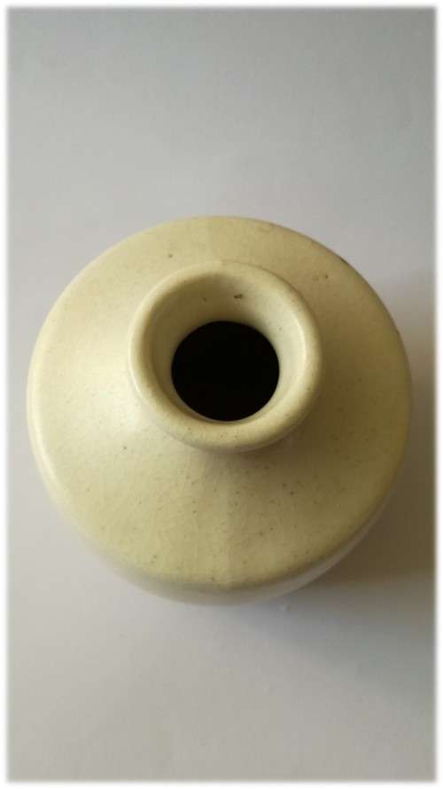 Short Flower Vase  -  Crescent Potteries - Smooth texture