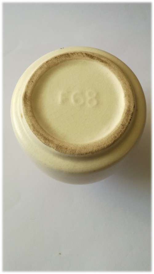 Short Flower Vase  -  Crescent Potteries - Smooth texture