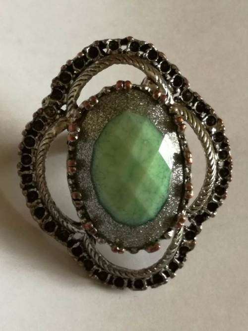 Large Light Green, Silver Glitter and Oval Silver Plated Spirals Decorative Ring