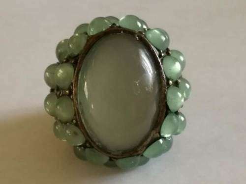 Vintage Ring with 28 small stones and 1 large oval stone