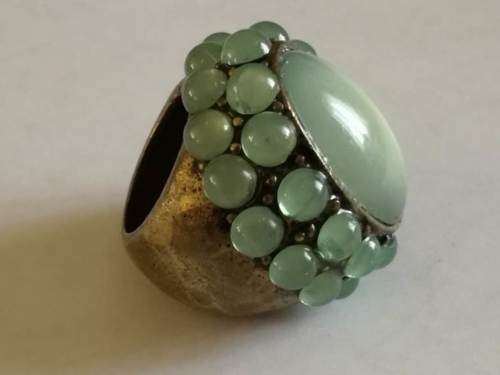 Vintage Ring with 28 small stones and 1 large oval stone