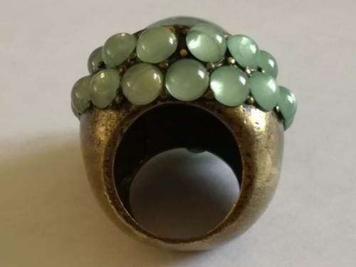 Vintage Ring with 28 small stones and 1 large oval stone