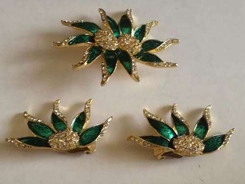 1950's  = 2 Piece - Green leaf with Diamanté Brooch & Clip on Earrings