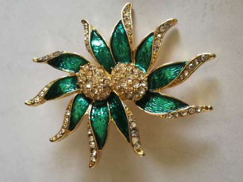 1950's  = 2 Piece - Green leaf with Diamanté Brooch & Clip on Earrings