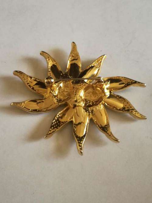 1950's  = 2 Piece - Green leaf with Diamanté Brooch & Clip on Earrings