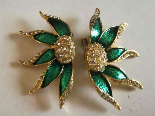 1950's  = 2 Piece - Green leaf with Diamanté Brooch & Clip on Earrings