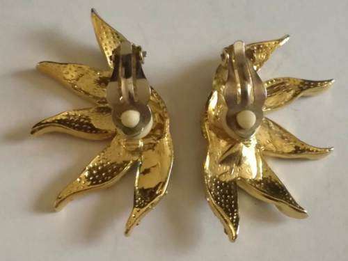 1950's  = 2 Piece - Green leaf with Diamanté Brooch & Clip on Earrings