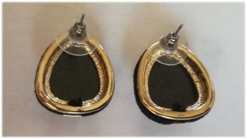 Pear Shape with Grey Stone