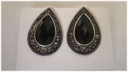 Black Tear Drop with Silver Grey Border