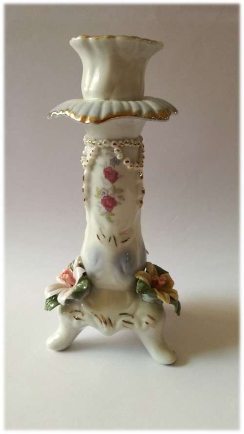 Vintage 3 leg Blue & White Candleholder with delicate flowers