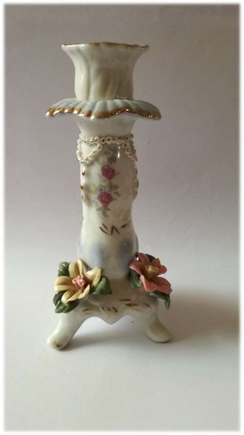 Vintage 3 leg Blue & White Candleholder with delicate flowers