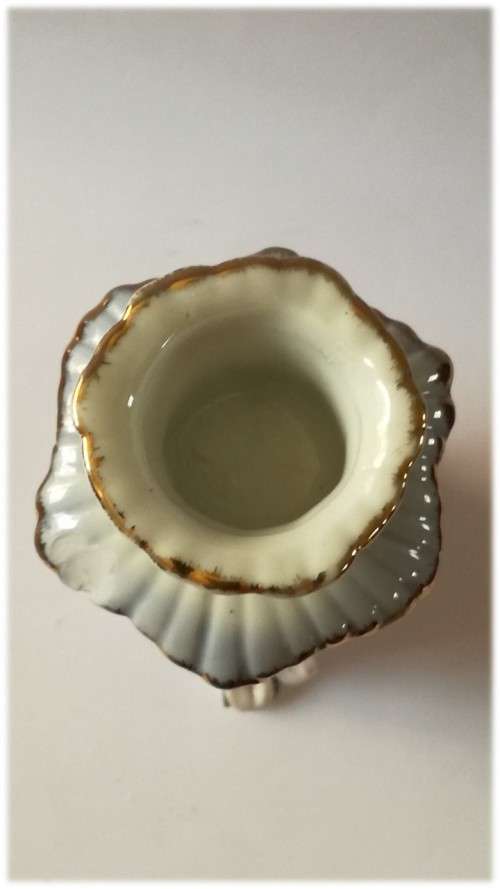 Vintage 3 leg Blue & White Candleholder with delicate flowers