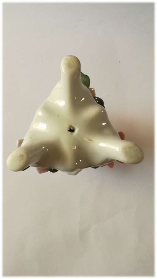 Vintage 3 leg Blue & White Candleholder with delicate flowers