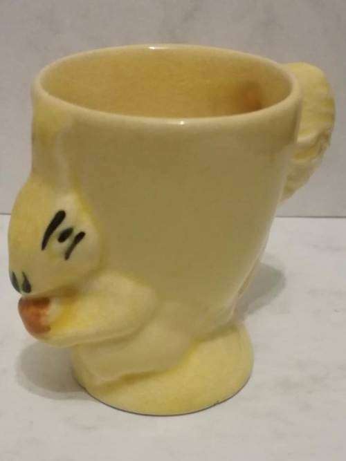 Vintage Royal Art Potteries Longton `C`  -   Light Yellow Rabbit Egg  Holder