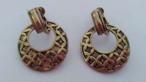 Vintage Gold Tone Earrings