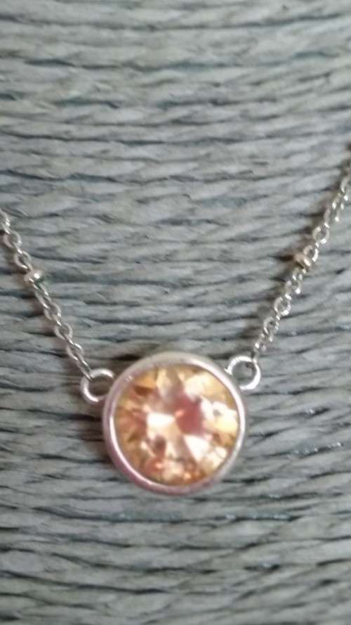 Amber pendant necklace