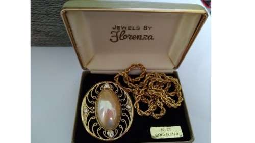 Vintage Florenza 22 CT plated necklace and large faux pearl pendant