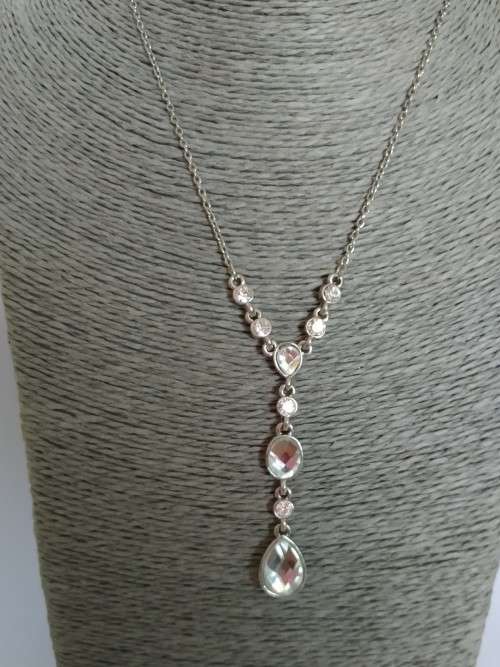 Beautiful silver tone necklace