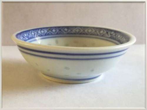 Chinese Jingdezhen ware -  Small Dragon Bowl
