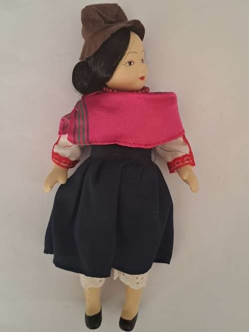 Porcelain dolls of the world - Ecuador