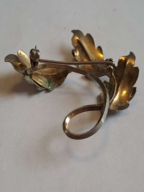 12k Vintage/Antique leaf brooch